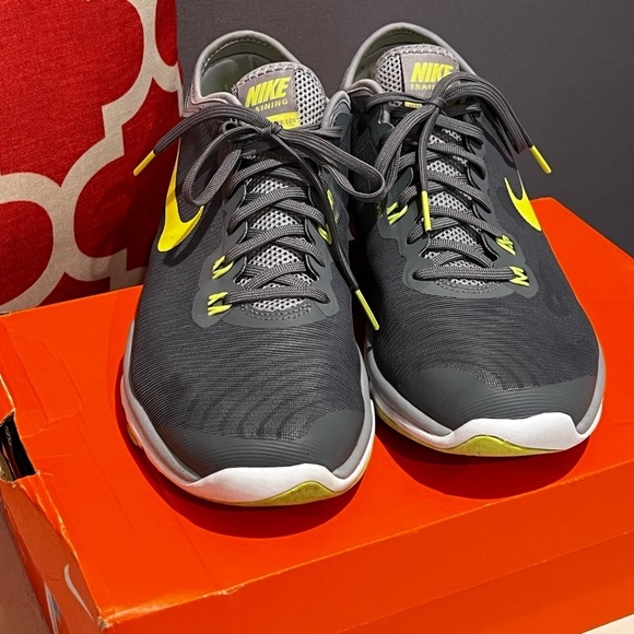 Like New: Nike Flex Supreme TR 4 Running Sneakers, Women’s Size 9.5 - Picture 2 of 8